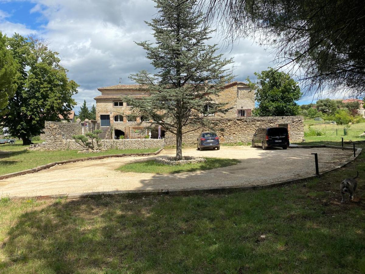 Logis Dans Ancien Relais De Poste Apartment Saint Julien Les Rosiers Exterior foto